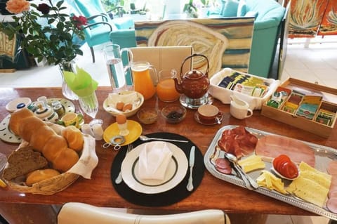Daily full breakfast for a fee