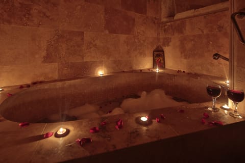 Deluxe Double Room | Deep soaking bathtub