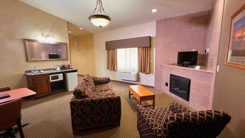 Luxury Suite, 2 Queen Beds | Blackout drapes, free cribs/infant beds, rollaway beds, free WiFi