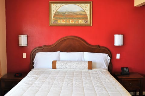 Deluxe Room, 1 King Bed | Desk, WiFi (free), bed sheets