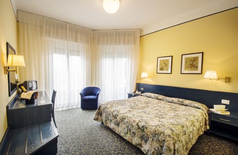 Double Room | In-room safe, individually decorated, individually furnished, desk
