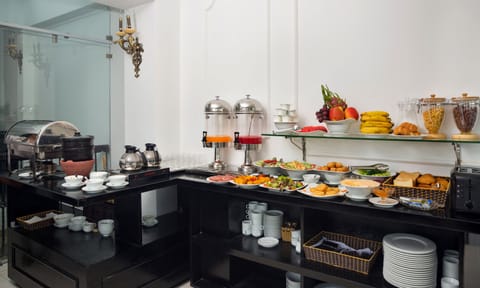 Daily cooked-to-order breakfast for a fee