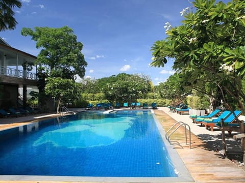 Poolside bar
