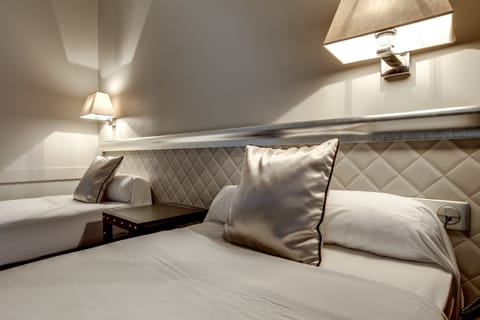 Twin Room | Minibar, in-room safe, desk, soundproofing