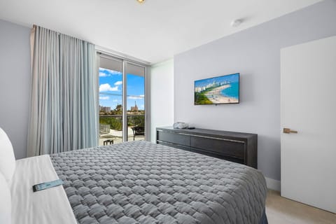 Signature King, One Bedroom Suite | Pillowtop beds, in-room safe, desk, soundproofing