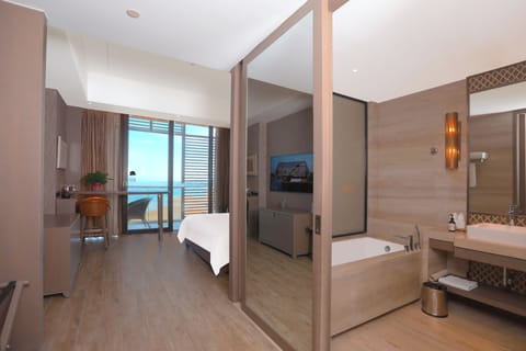 Exquisite Sea View | Premium bedding, minibar, in-room safe, desk