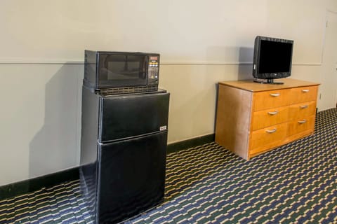 Desk, laptop workspace, iron/ironing board, free WiFi