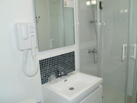 Shower, free toiletries, hair dryer, towels