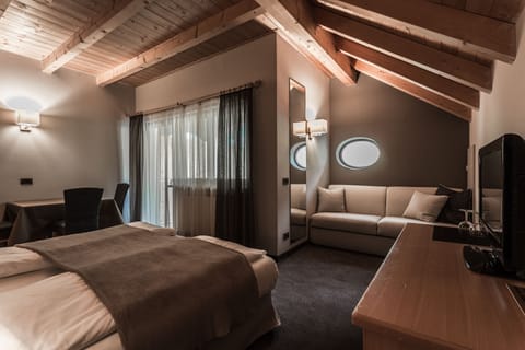 Quadruple Room | In-room safe, desk, cribs/infant beds, free WiFi