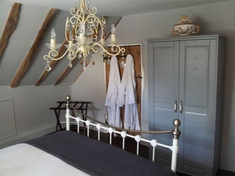 Premium bedding, soundproofing, WiFi