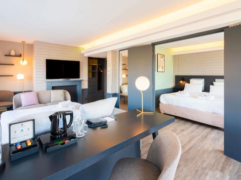 Premium bedding, minibar, in-room safe, desk