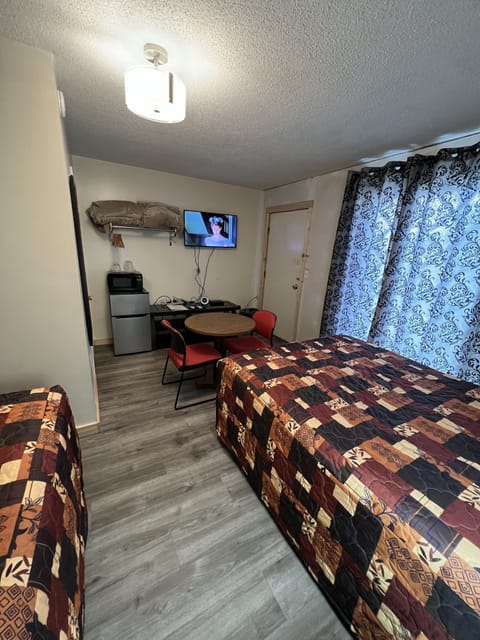 Comfort Room, 2 Queen Beds | Iron/ironing board, free WiFi, bed sheets