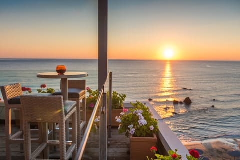 Rooftop bar, ocean view, open daily