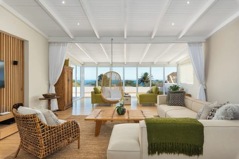 Luxury Villa, 4 Bedrooms (15 Ottawa) | Living area