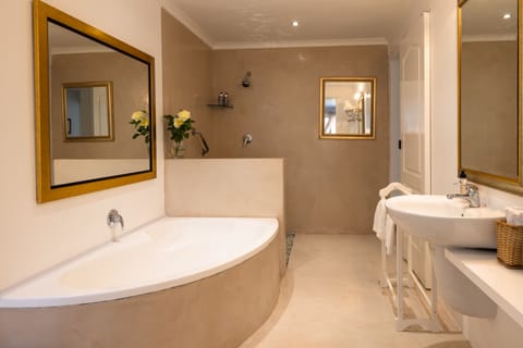 Family Room, 1 Bedroom, Garden View | Bathroom | Separate tub and shower, free toiletries, hair dryer, bathrobes