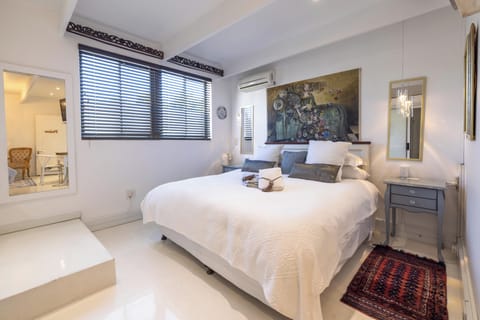 Luxury Room, 1 Bedroom, Garden View | Premium bedding, free minibar items, in-room safe, desk