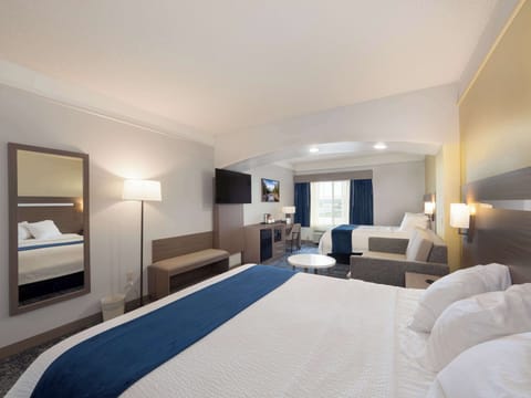 Standard Room, Multiple Beds, Non Smoking, Refrigerator & Microwave (Larger Room) | Premium bedding, pillowtop beds, in-room safe, desk