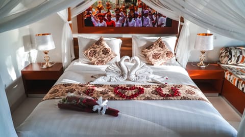 Suite, 1 King Bed | Minibar, in-room safe, desk, free WiFi