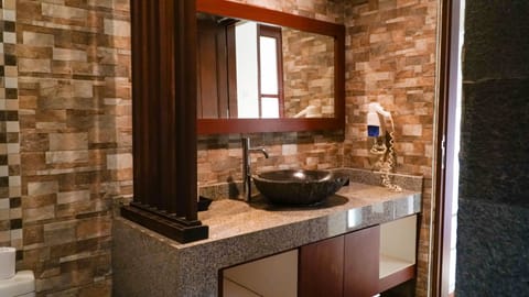 Suite, 1 King Bed | Bathroom | Shower, free toiletries, hair dryer, towels