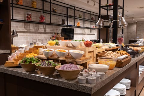Daily buffet breakfast for a fee