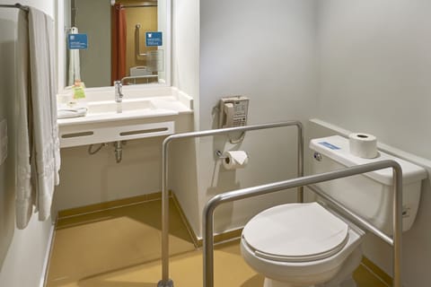 Room, 1 Queen Bed | Bathroom | Shower, free toiletries, hair dryer, towels