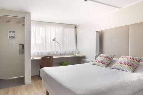 Standard Room, 1 Double Bed | Premium bedding, desk, laptop workspace, blackout drapes