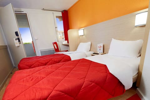 Standard Room, 2 Twin Beds | Desk, blackout drapes, iron/ironing board, free WiFi