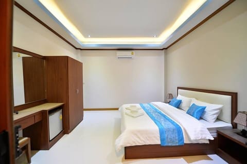 Deluxe Double Bed Mountain View | In-room safe, free WiFi