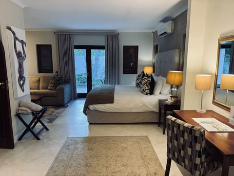 Superior Room, 1 King Bed, Non Smoking, Garden View | Premium bedding, Tempur-Pedic beds, in-room safe, individually decorated