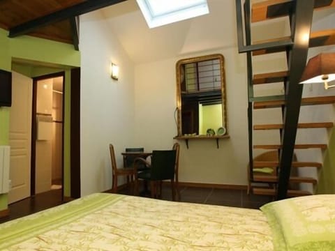 Suite, Private Bathroom