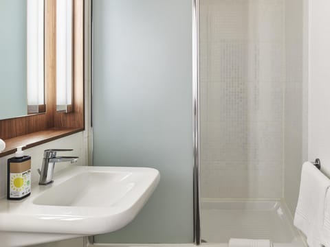 Room, 2 Twin Beds (Pop) | Desk, soundproofing, iron/ironing board, free WiFi