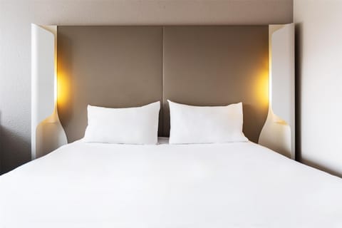 Standard Room, 1 Double Bed | Premium bedding, desk, blackout drapes, soundproofing