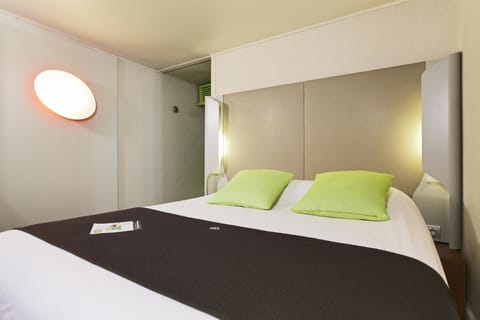 Standard Room, 1 Double Bed | Premium bedding, desk, free WiFi, bed sheets