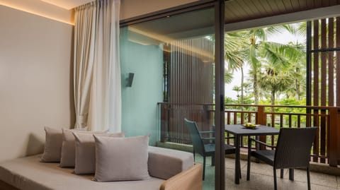 Deluxe Room, 1 King Bed (Jet Tub) | Terrace/patio