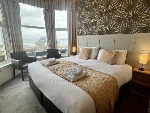 Double or Twin Room, Sea View | Desk, iron/ironing board, free WiFi, bed sheets