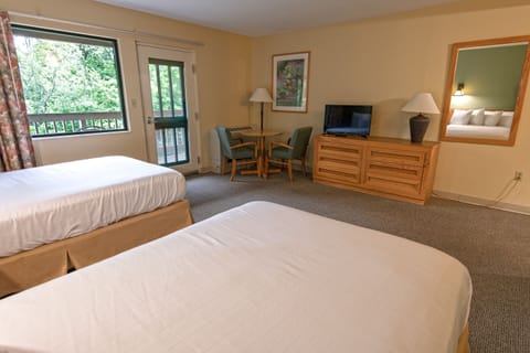 Room | Iron/ironing board, free cribs/infant beds, free WiFi, bed sheets