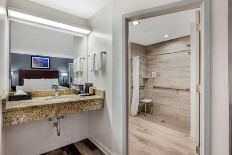 Room, 1 Queen Bed, Accessible, Non Smoking | Cribs/infant beds, free WiFi, bed sheets