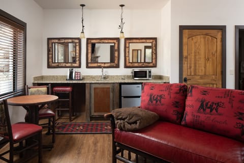 Premium Room | Living area | Flat-screen TV