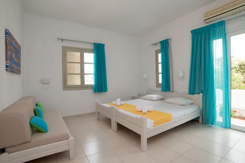 Standard Studio, Garden View | In-room safe, iron/ironing board, free WiFi, bed sheets