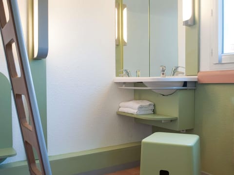 Triple Room, Multiple Beds | Individually furnished, desk, free WiFi, bed sheets