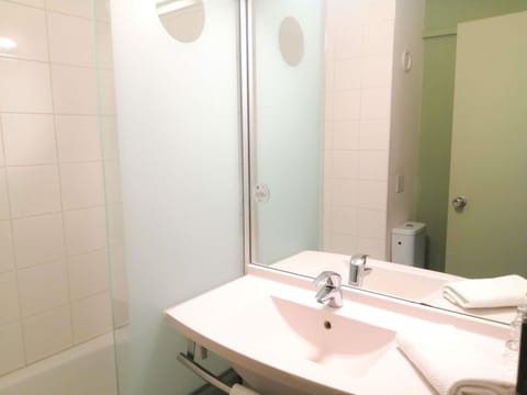 Twin Room, 2 Twin Beds | Individually furnished, desk, free WiFi, bed sheets