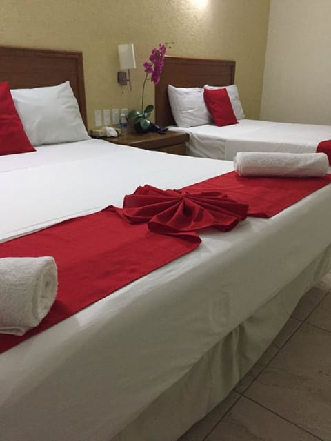 Superior Room with Air Conditioning | Desk, bed sheets