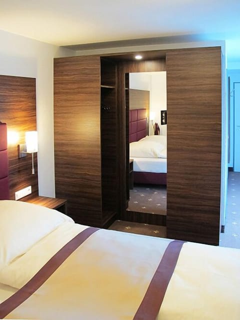 Basic Double Room | In-room safe, desk, free WiFi, bed sheets