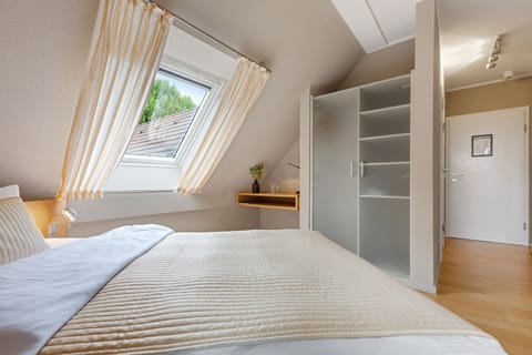 Economy Single Room | Hypo-allergenic bedding, desk, iron/ironing board, free WiFi