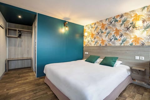 Premium bedding, desk, free WiFi, bed sheets