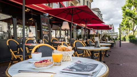 Breakfast, lunch, dinner served; French cuisine