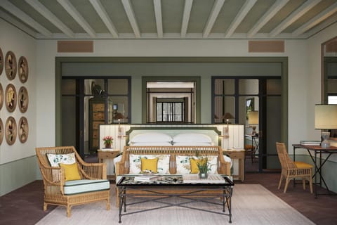 Junior Suite | Minibar, in-room safe, individually decorated, individually furnished