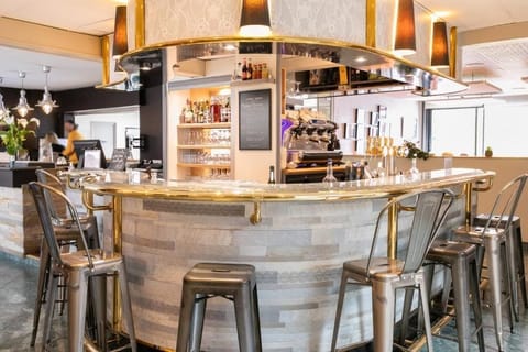 Lunch and dinner served, French cuisine