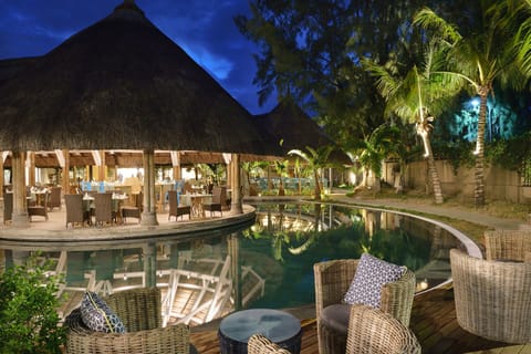 2 outdoor pools, sun loungers