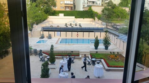 Outdoor pool, pool umbrellas, sun loungers